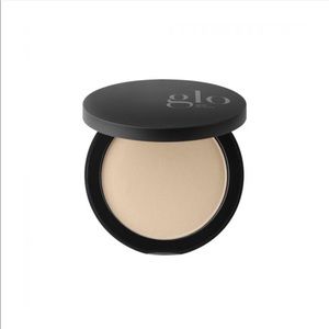 LAST ONE Glo skin beauty pressed base